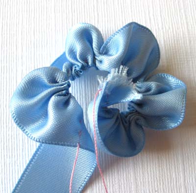 blue ribbon flower gather (400x394, 45Kb)
