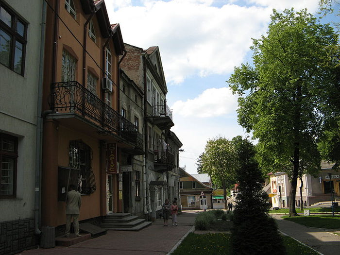 800px-Horodok_(Lviv)-3 (700x525, 85Kb)