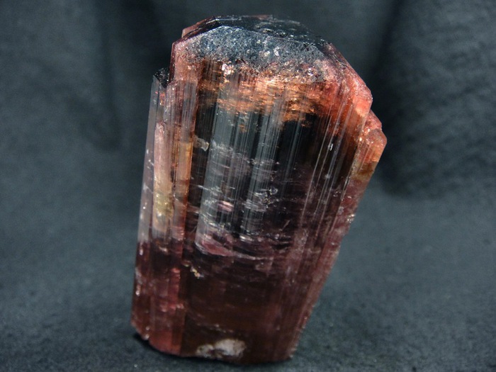 Tourmaline_Polychromic_crystal_Russia_Chitinskaya_oblast_Malkhan_gabilo (700x525, 93Kb)