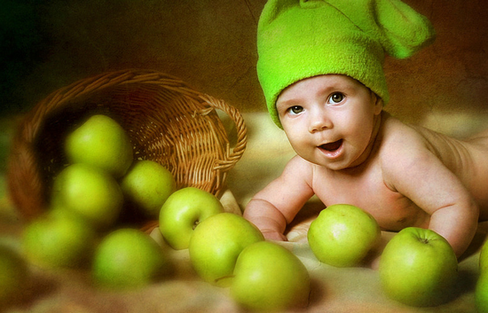 Фото малышей с фруктами по месяцам