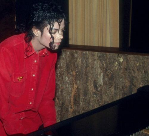 4356311_Lovelyonemichaeljackson29465193500459 (500x459, 25Kb)