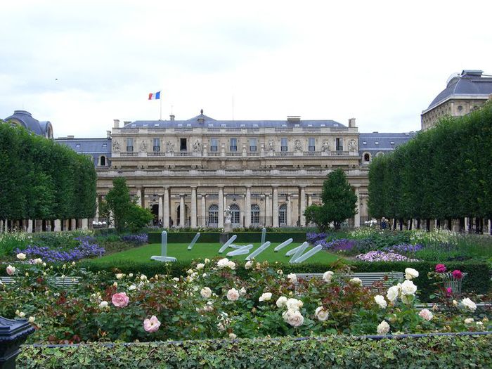 800px-01_Palais-Royal (700x525, 88Kb)