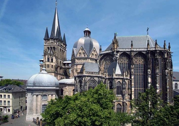 3571750_Aachen_Cathedral_Germany_pic2 (600x425, 85Kb)