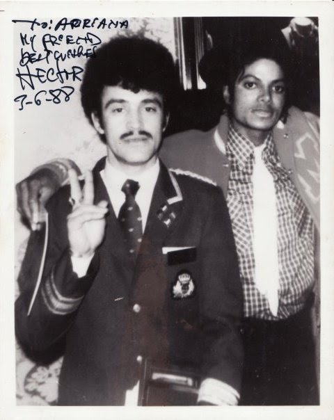 hector_camona_with_michael_jackson_-_copia (480x604, 44Kb)