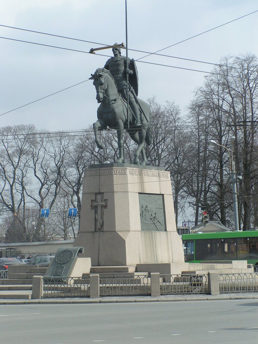 Памятник александру невскому в питере фото