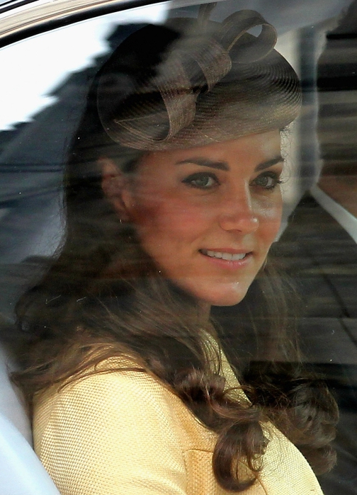 497257347_celebutopia_catherine_duchess_of_cambridge_scotland_july5_cu_olya13_122_578lo (504x700, 260Kb)