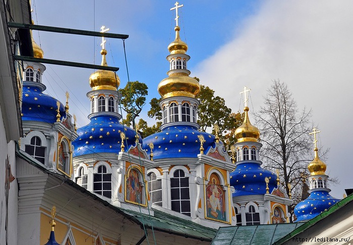 Псково печерский монастырь фото внутри храма