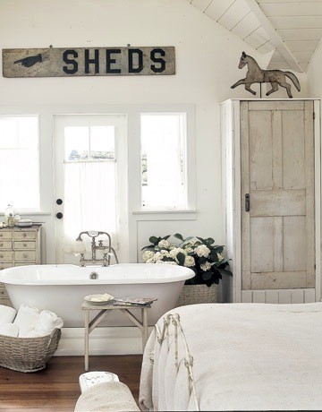 bathroom,bed,chic,interior,design,shabby,white-e6b5b74e294e4530392799d83eb8e29e_h (360x460, 35Kb)