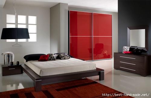 Bedroom-wardrobe-closets-with-a-square-shape-and-with-red-glass-sliding-door (500x326, 86Kb)