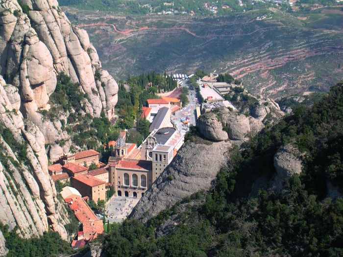 5094403_montserrat5_b (700x525, 105Kb)