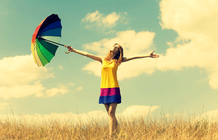 mood-girl-dress-color-hands-smile-summer-umbrella-umbrella-happiness-freedom-freedom-openness-warmth-plants-nature-field-sun-sky-clouds-background-freedom (700x450, 298Kb)