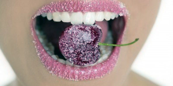 5594436-cherry-with-sugar-lips-between-woman-perfect-teeth-macro-mouth-600x300 (600x300, 127Kb)