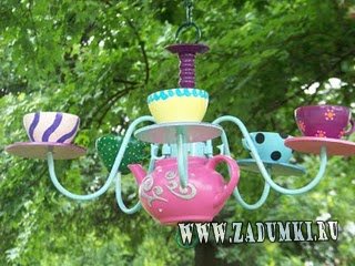 1314122569_alice-in-wonderland-inspired-diy-teapot-chandelier-1 (320x240, 28Kb)