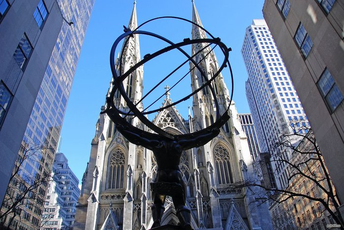 1310939282_new-york-city-rockefeller-center-05-atlas-statue-and-st-patricks-cathedral (700x468, 110Kb)