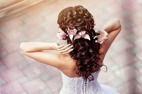 bride-dress-flowers-girl-hair-Favim_com-457309_large (500x333, 25Kb)