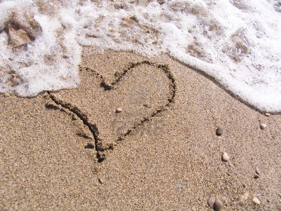 643778-the-inscription-on-sea-sand-as-heart-washes-off-a-wave (401x301, 54Kb)