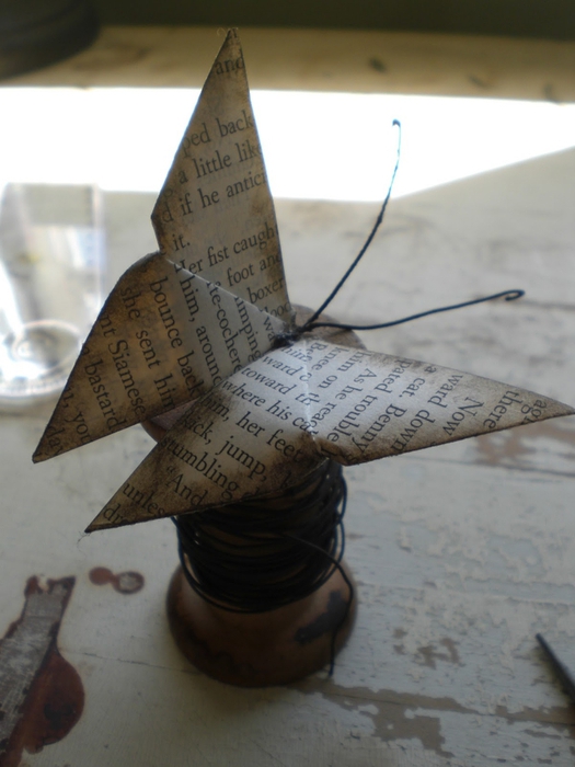 Винтажная бабочка-оригами из книжных страниц. Мастер-класс