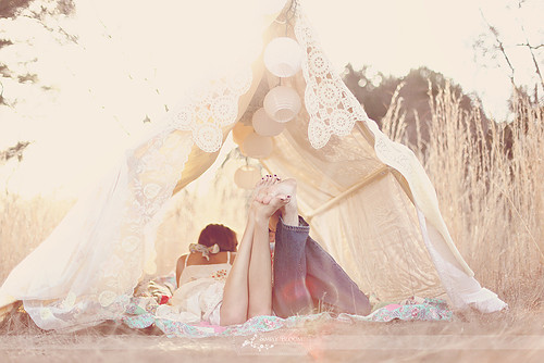 cute_love_couple_night_photography_tent-a2a05df00b0e847f79b0fc9764db3cb7_h_large (500x334, 51Kb)