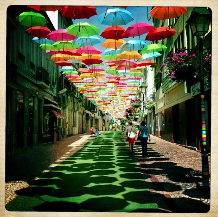 Umbrella_Sky_installation_6 (700x698, 159Kb)