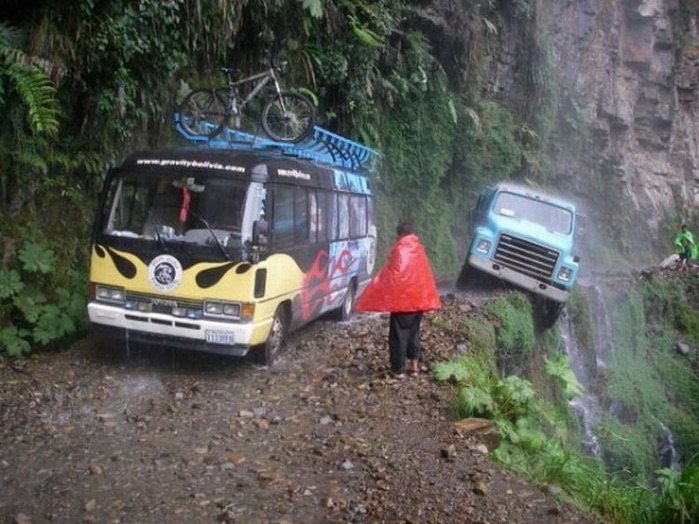 doroga_smerti_v_bolivii_fotografii_gor_boliviie2c89b9ef3f96ea78c96bfd4a42a0418 (700x524, 116Kb)