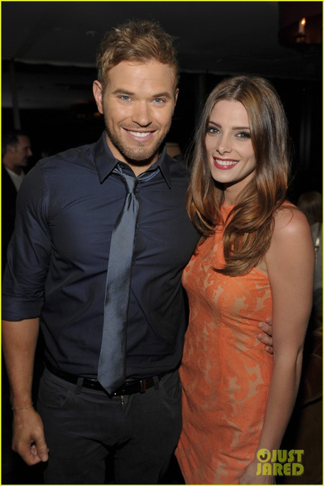 ashley-greene-kellan-lutz-zooka-party-pair-05 (466x700, 71Kb)