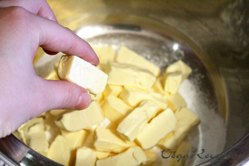 melting-moments-cookies-electric-mixer-with-butter-and-sugar (510x340, 37Kb)