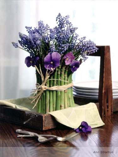 flowers-wrapped-in-asparagus-centerpiece (375x500, 60Kb)