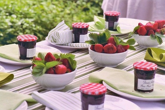 simple-strawberry-centerpieces (553x368, 91Kb)
