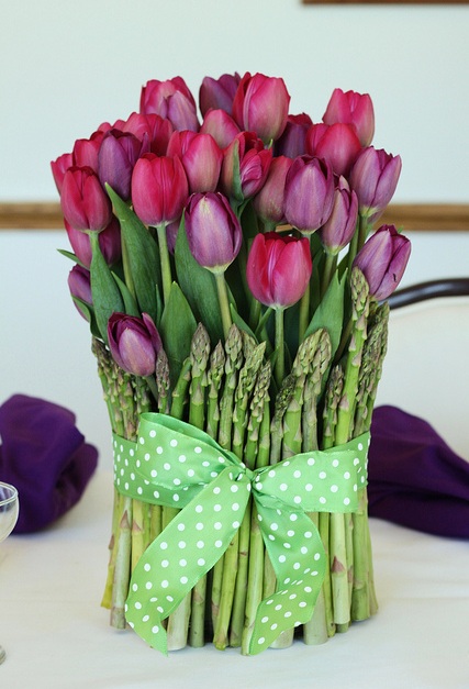 tulips-asparagus-centerpiece (427x627, 93Kb)