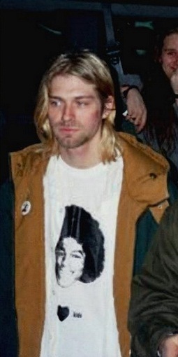 4356311_KurtCobainwearingMichaelJacksontshirtmichaeljackson31866261255510 (255x510, 37Kb)