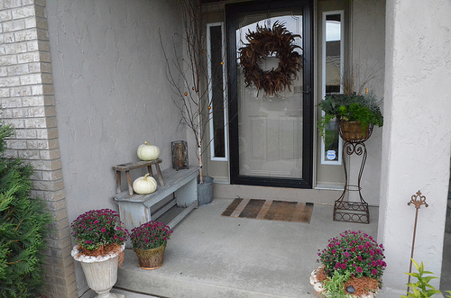 fall-front-porch-decorating-ideas-011 (500x331, 112Kb)