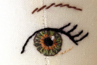 embroidered dolls eye 2 (400x267, 20Kb)