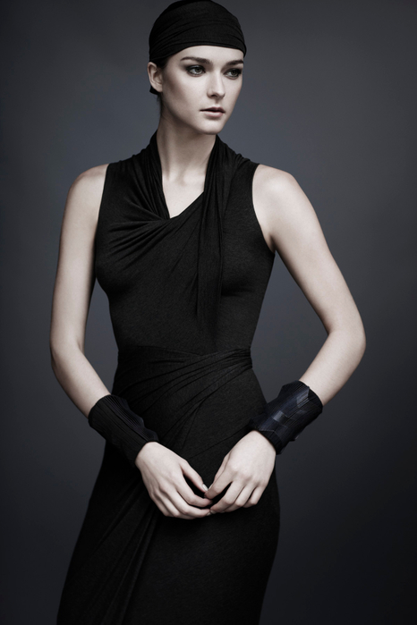 TOUCHING HEARTS: DONNA KARAN - URBAN ZEN - FASHION