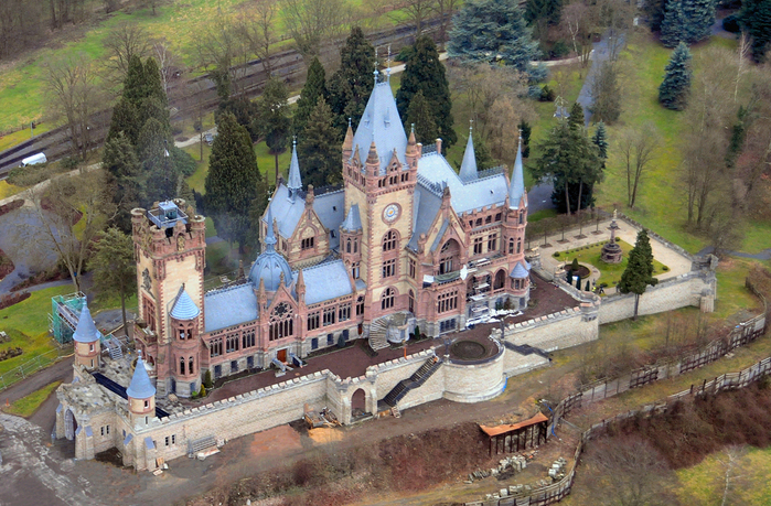 Schloss_Drachenburg_01 (700x459, 455Kb)