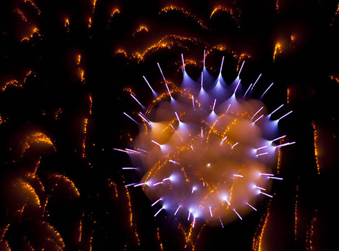 Long-Exposure-Firework-David-Johnson-3 (700x518, 89Kb)