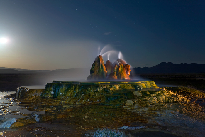 Fly-Geyser-ochen-krasivyiy-lichnyiy-geyzer-0003 (600x400, 261Kb)