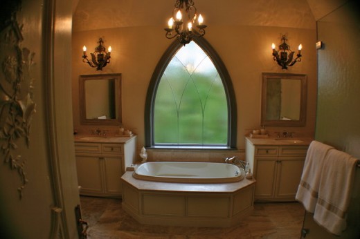 mediterranean-gothic-bathroom-design-520x346 (520x346, 34Kb)