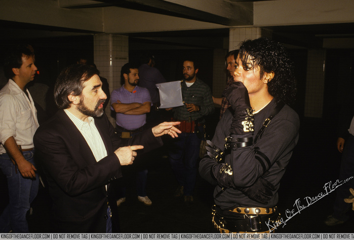 4356311_michaeljackson279151211200812 (700x473, 144Kb)