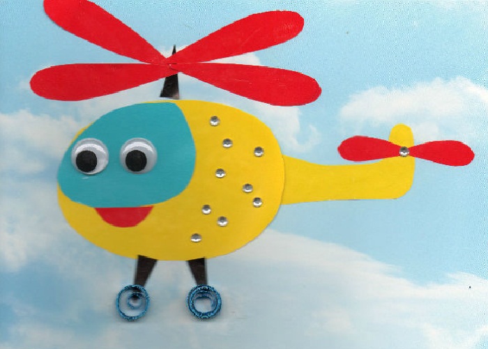 Вертолет муха видео. Поделка вертолет. Вертолет из цветного картона. Вертолет поделка для детей. Вертолет аппликация для детей.