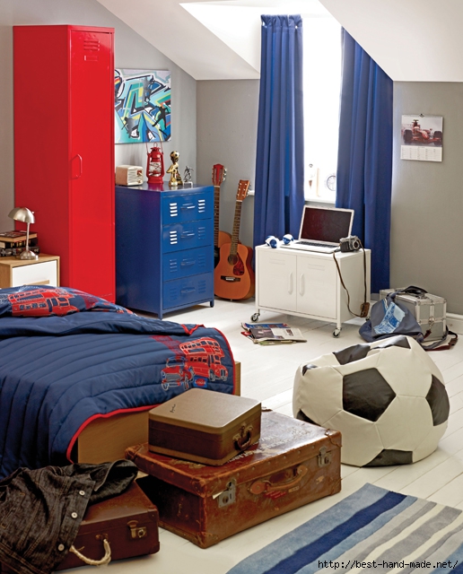 football-inspired-boys-room (516x640, 244Kb)