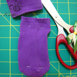 Step-1-Cut-up-the-sock-into-desired-size (250x250, 28Kb)