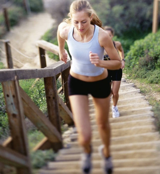 woman_running_up_stairs (645x700, 281Kb)