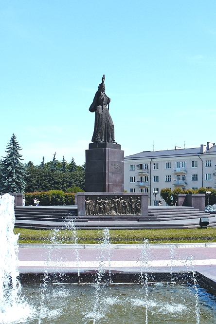 3646910_2mariya_naveki_s_rossiei_pamyatnik_v_g_nalchik (444x665, 280Kb)