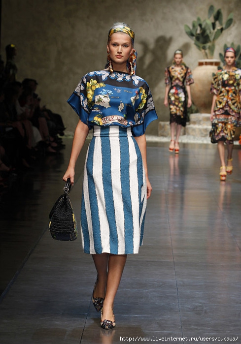 dolce-and-gabbana-ss-2013-women-fashion-show-runway-sicily-folk-photo-60[1] (489x700, 199Kb)