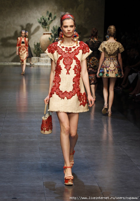 dolce-and-gabbana-ss-2013-women-fashion-show-runway-sicily-folk-photo-70[1] (489x700, 202Kb)