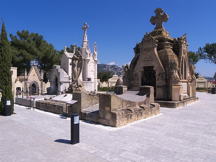 640px-Cementerio_de_Lloret_de_Mar (700x525, 150Kb)