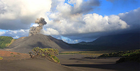 vanuatu-volcano-yasur (468x237, 29Kb)
