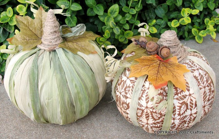 92106258_1corn_husk_pumpkins_1 (699x445, 107Kb)