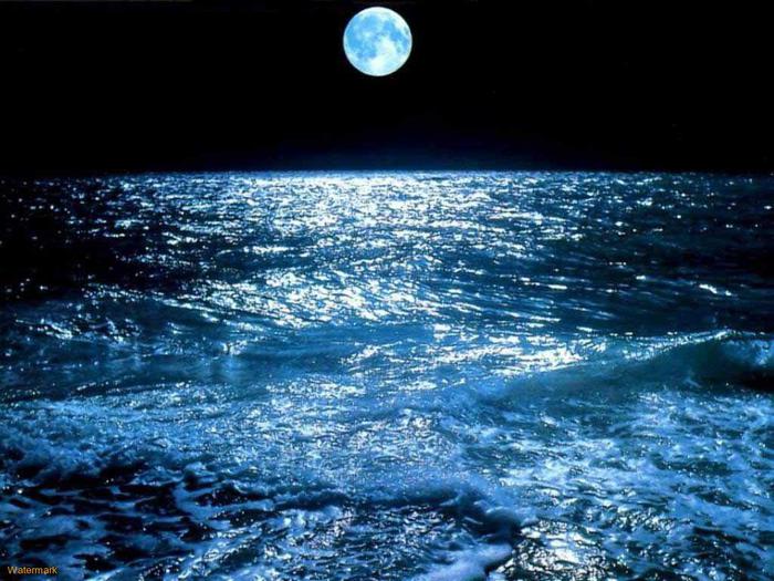 moon-on-sea-wallpaper-1 (650x525, 75Kb)