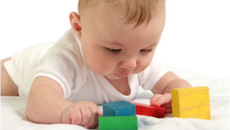 baby_with_toys (470x267, 20Kb)